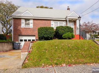 121 Lincoln Ave, Saddle Brook, NJ 07663