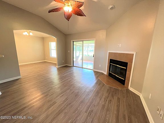 3rd image of 2427 CREEKFRONT Drive