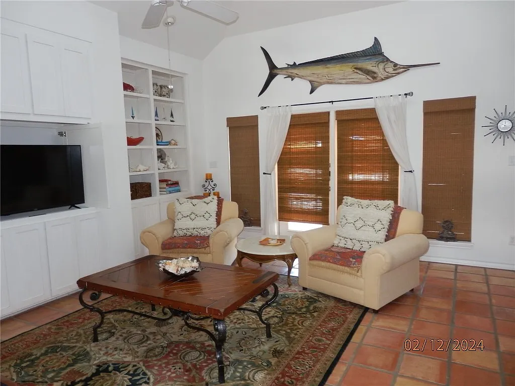 4 bed, 3115 sqft, $4,000 — Photo 3