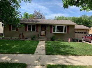 1512 Dick Dr, Aberdeen, SD 57401