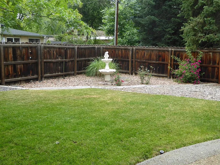 7573 Lee Dr — Photo 7