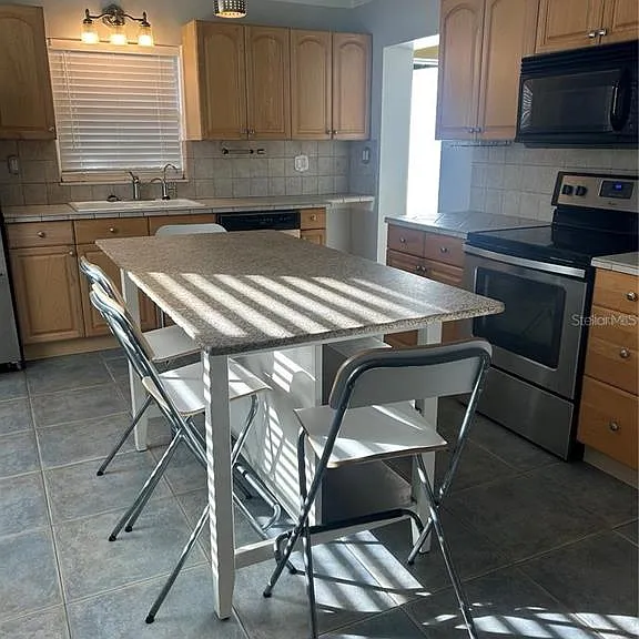 1332 N Fern Creek Ave — Photo 5