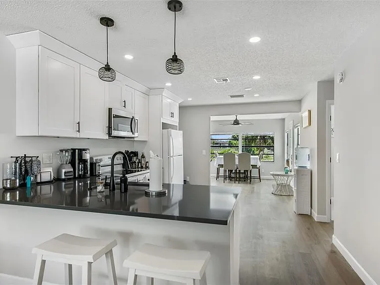 7113 Regina Dr — Photo 3