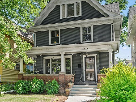 3rd image of 1028 Ashland Ave