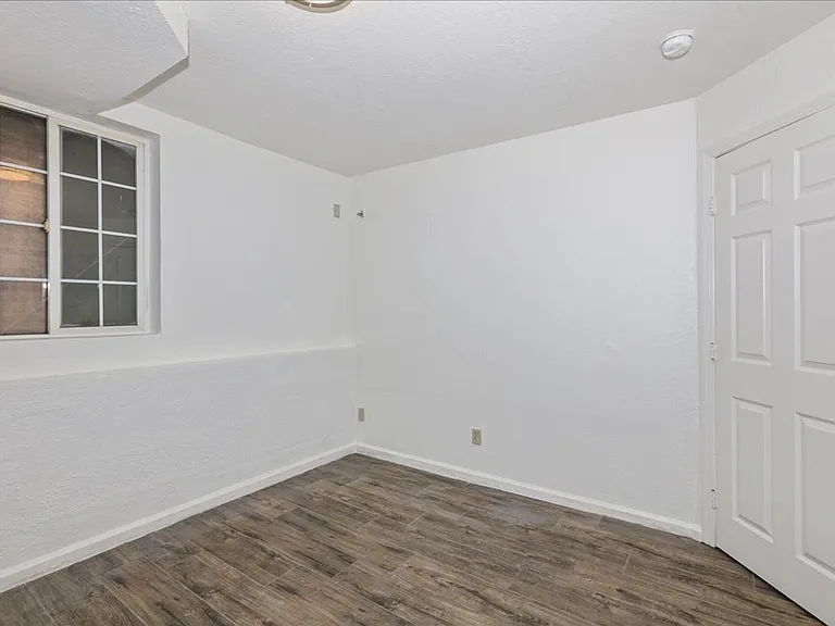 826 20th St #F — Photo 21