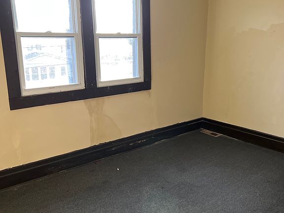 3rd image of 1868 Weston Ave