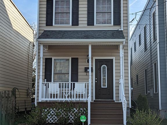 3rd image of 2221 Cedar St