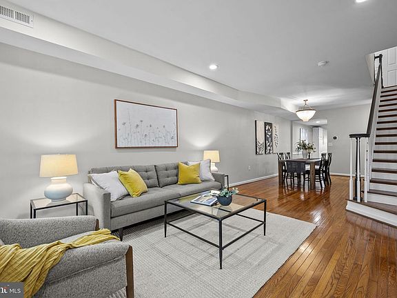 4th image of 633 Constitution Ave NE
