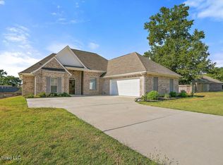 200 Oakmont Dr, Clinton, MS 39056
