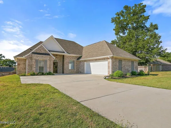 200 Oakmont Dr, Clinton, MS 39056