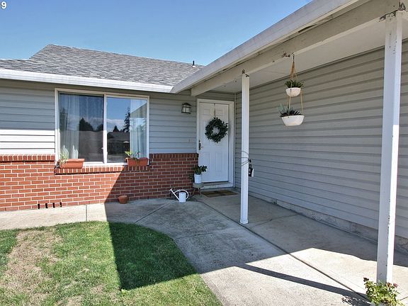 2nd image of 905 SE 6th Ct