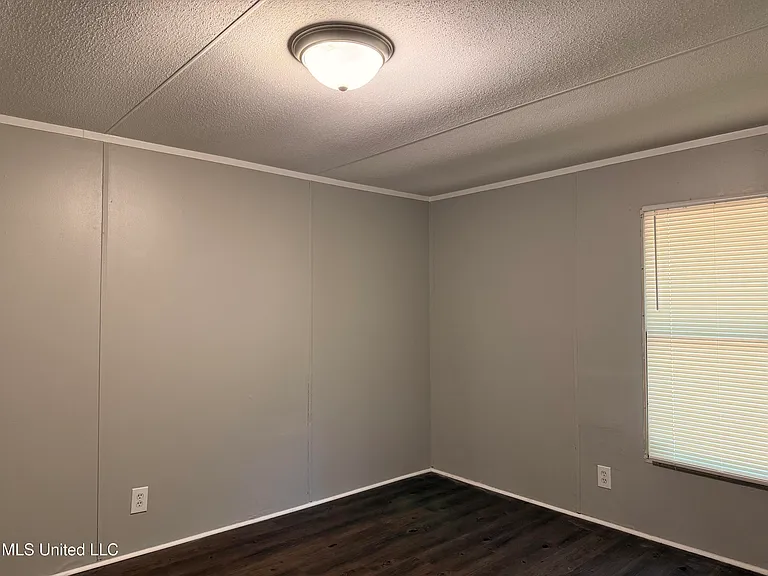 505 Hillview Ct — Photo 12