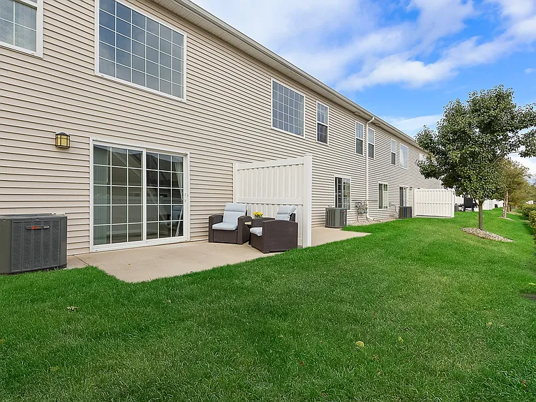 Redwood Grand Rapids — Photo 14