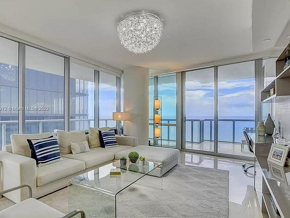 4th image of 17121 Collins Ave APT 1608