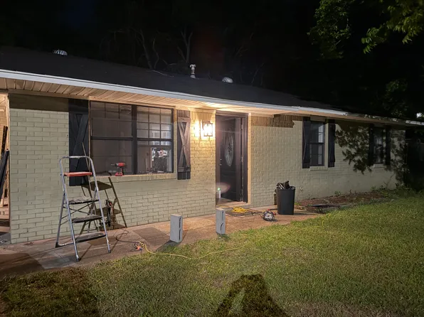 89 Lowe St, West Point, MS 39773