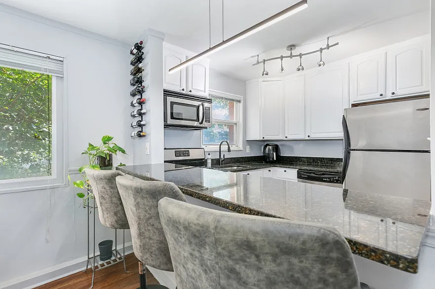 1 bed, 694 sqft, $1,600 — Photo 2