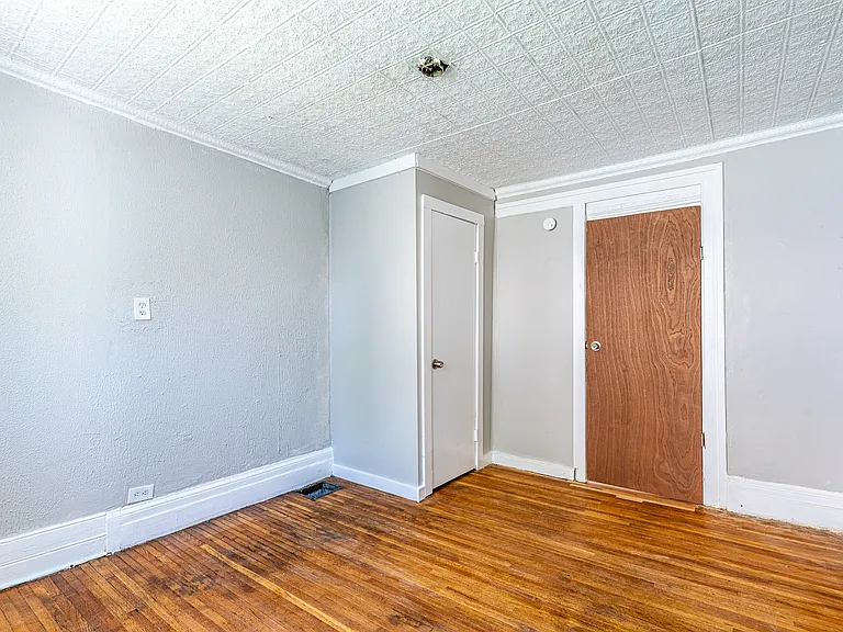 279-279.5 Adams St #C — Photo 15