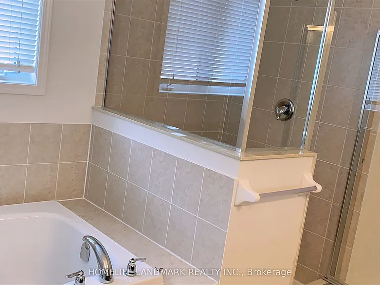 2356 Equestrian Cres — Photo 18