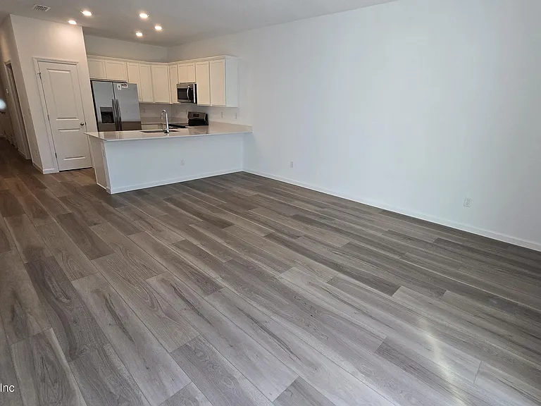 653 Holly Lakes Dr — Photo 7