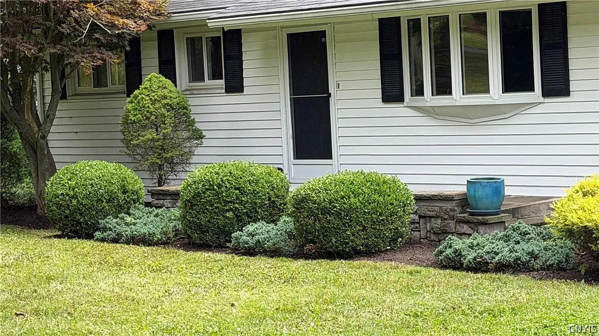 3 bed, 1.0 bath, 1248 sqft, $2,850 — Photo 3