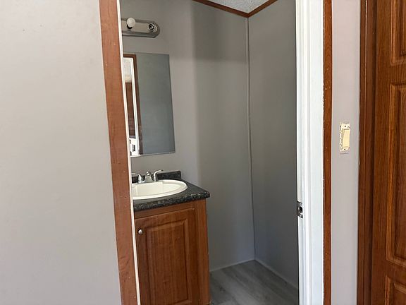 4th image of 685 Englehart Rd #32