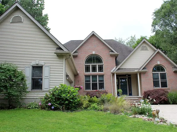 900 Pasadena Dr, Erie, PA 16505