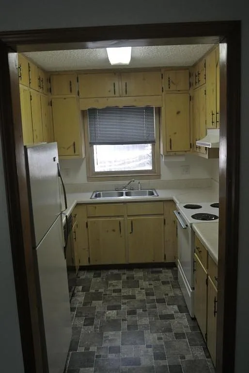 82 Iron Mountain Rd — Photo 1
