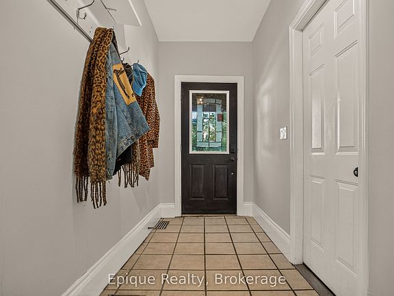 4th image of 170 Emerald St S
