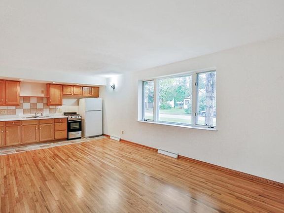 4th image of 1876 5th St