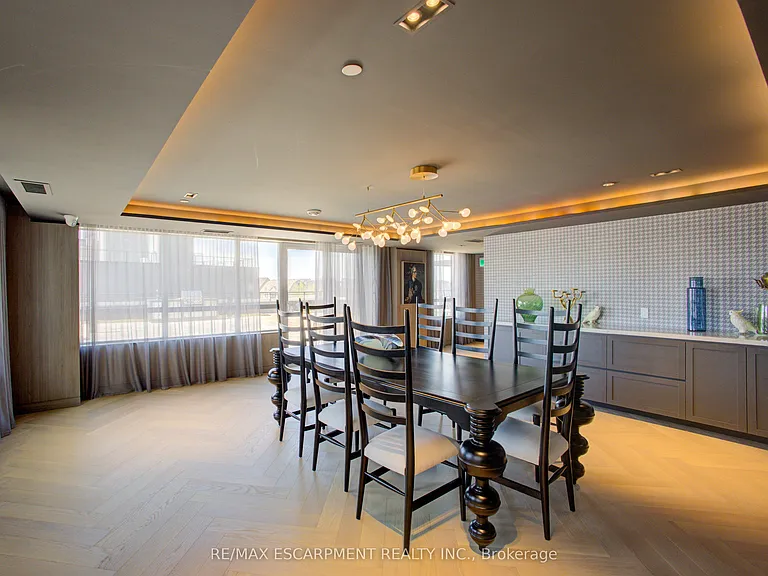 395 Dundas St W #413 — Photo 41