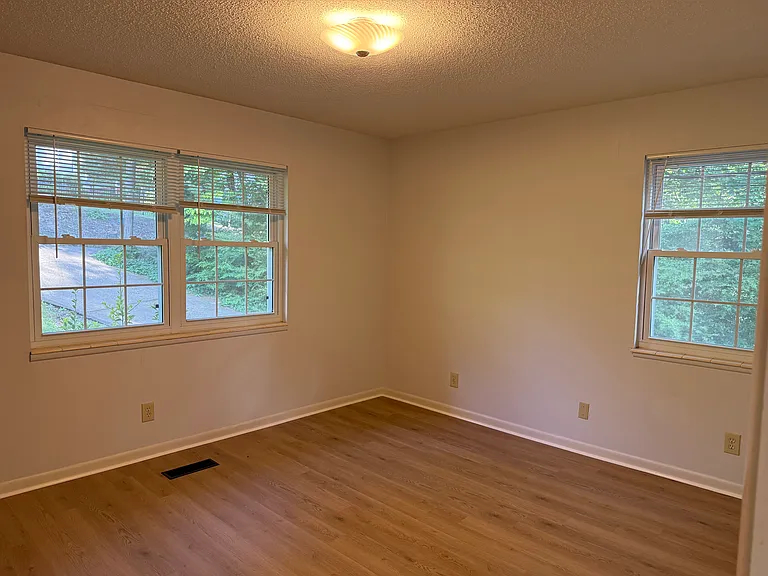 923 W Crest Rd — Photo 17