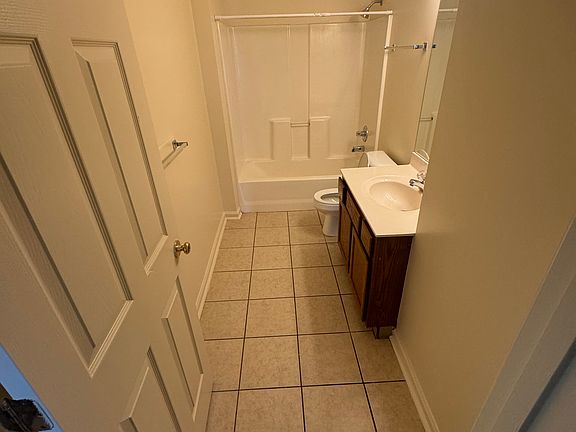 3rd image of 104 Woodhill Ct