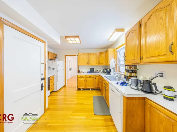 21 Salisbury Rd #1, Newton, MA 02458
