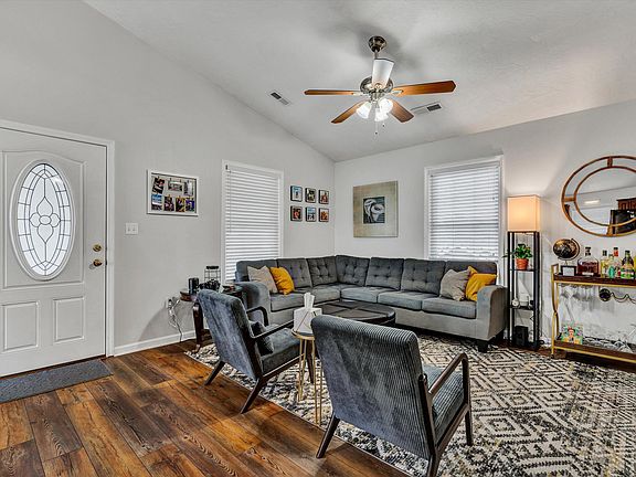 3rd image of 2647 Belle Ave NE