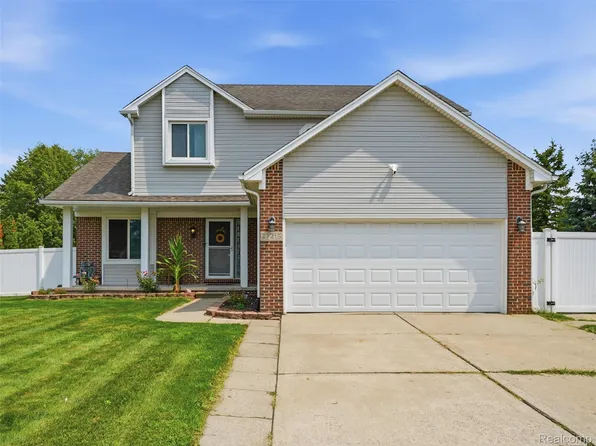 27215 Eagle Ct, Chesterfield, MI 48051