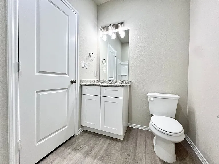3501 NW Renfro St #204 — Photo 24