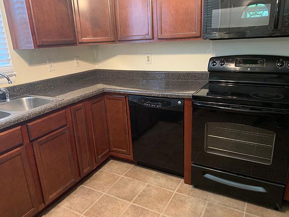 3rd image of 3903 Fairmont Blvd
