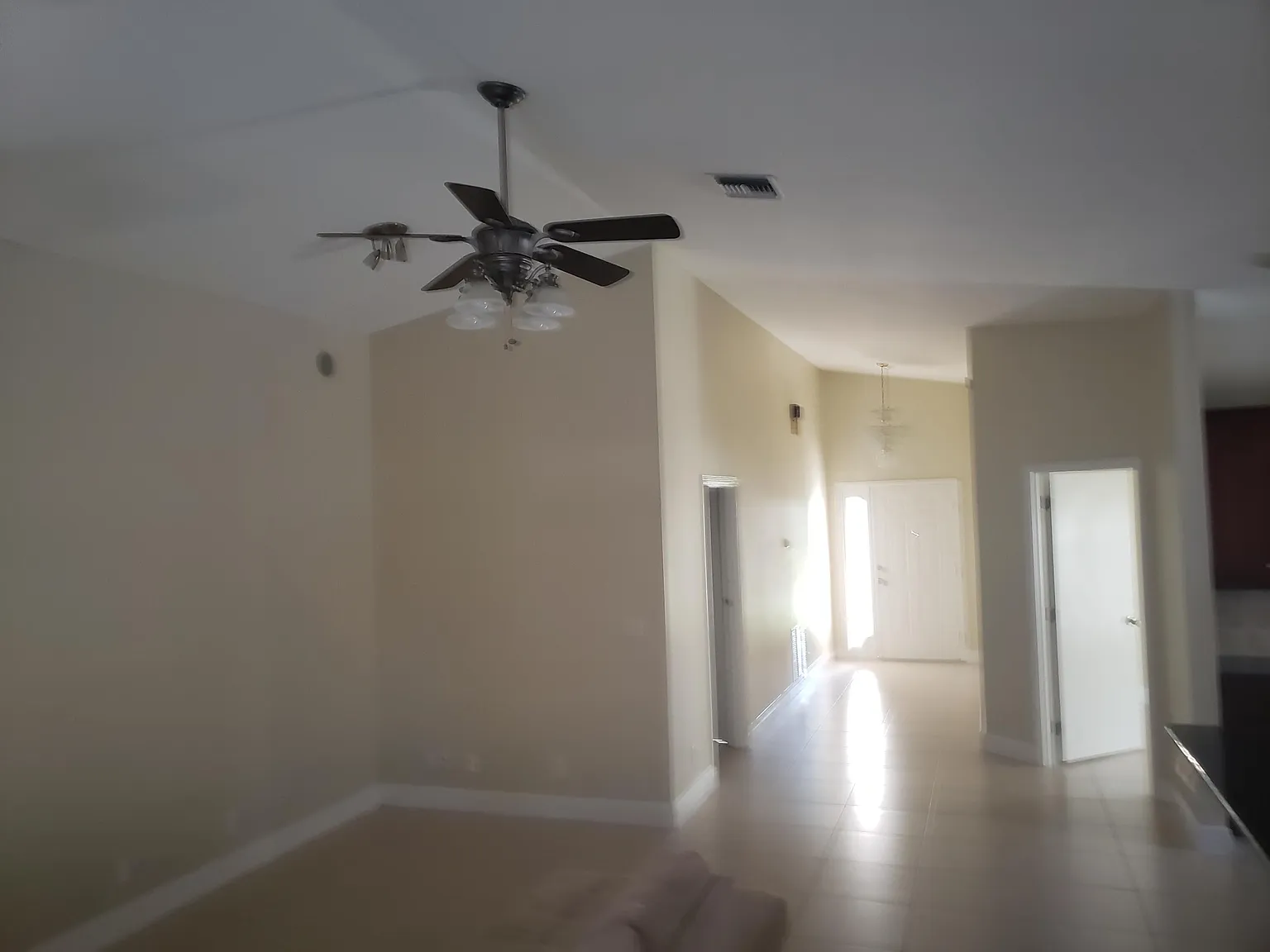 3 bed, 2.0 bath, 1565 sqft, $3,000 — Photo 4