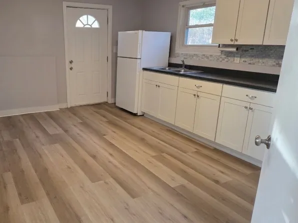 2015 Corbin Ave #7, New Britain, CT 06053