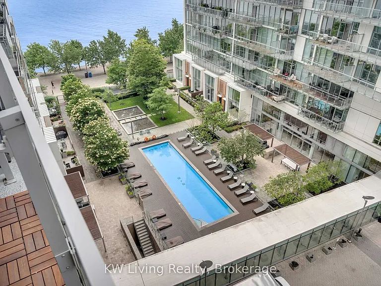 29 Queens Quay E #828 — Photo 24