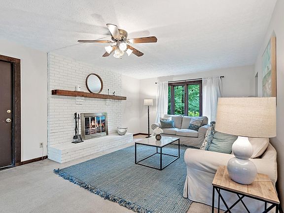 3rd image of 8800 Robinhood Cir