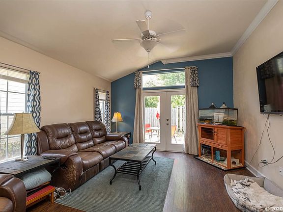 3rd image of 6023 NW 117th Pl