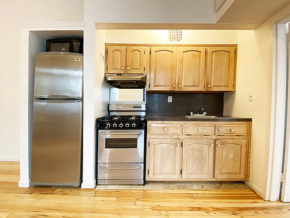 3rd image of 105 W 77th St APT 5C