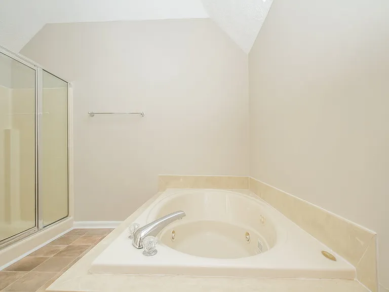 6005 Bradford Hills Dr — Photo 10