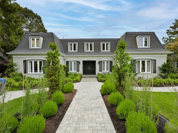 3075 Devon Rd, Oak Bay, BC V8R 6C8