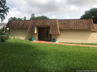 18800 W Lake Dr, Hialeah, FL 33015