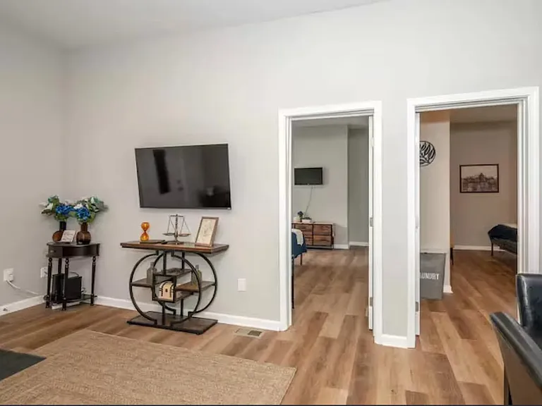 887 Lexington Ave #1 — Photo 5