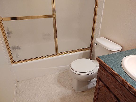 Main Bath tub/shower