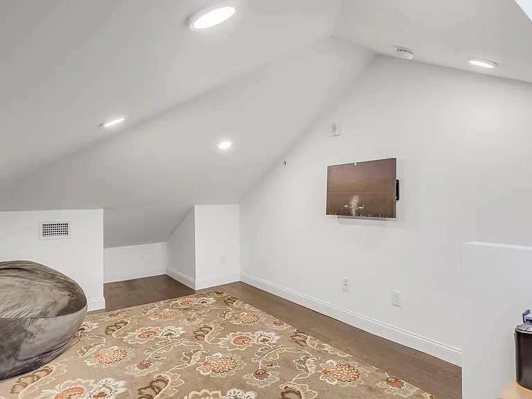 44 W Eagle St #3 — Photo 13