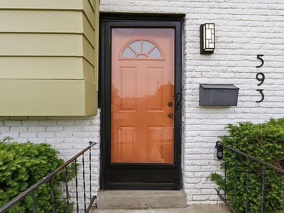 3rd image of 593 Folkstone Dr